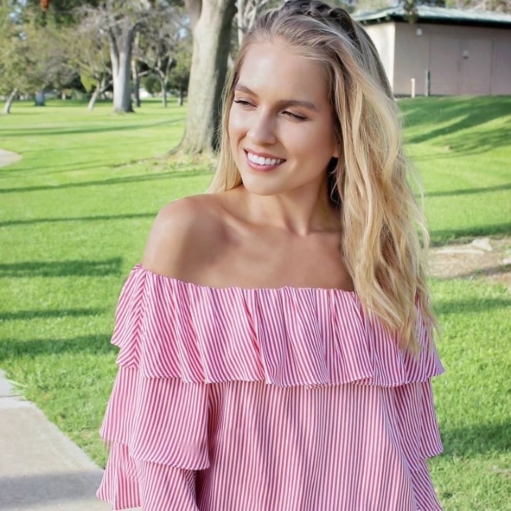 Lane off shoulder top